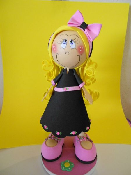 BONECA LOIRA